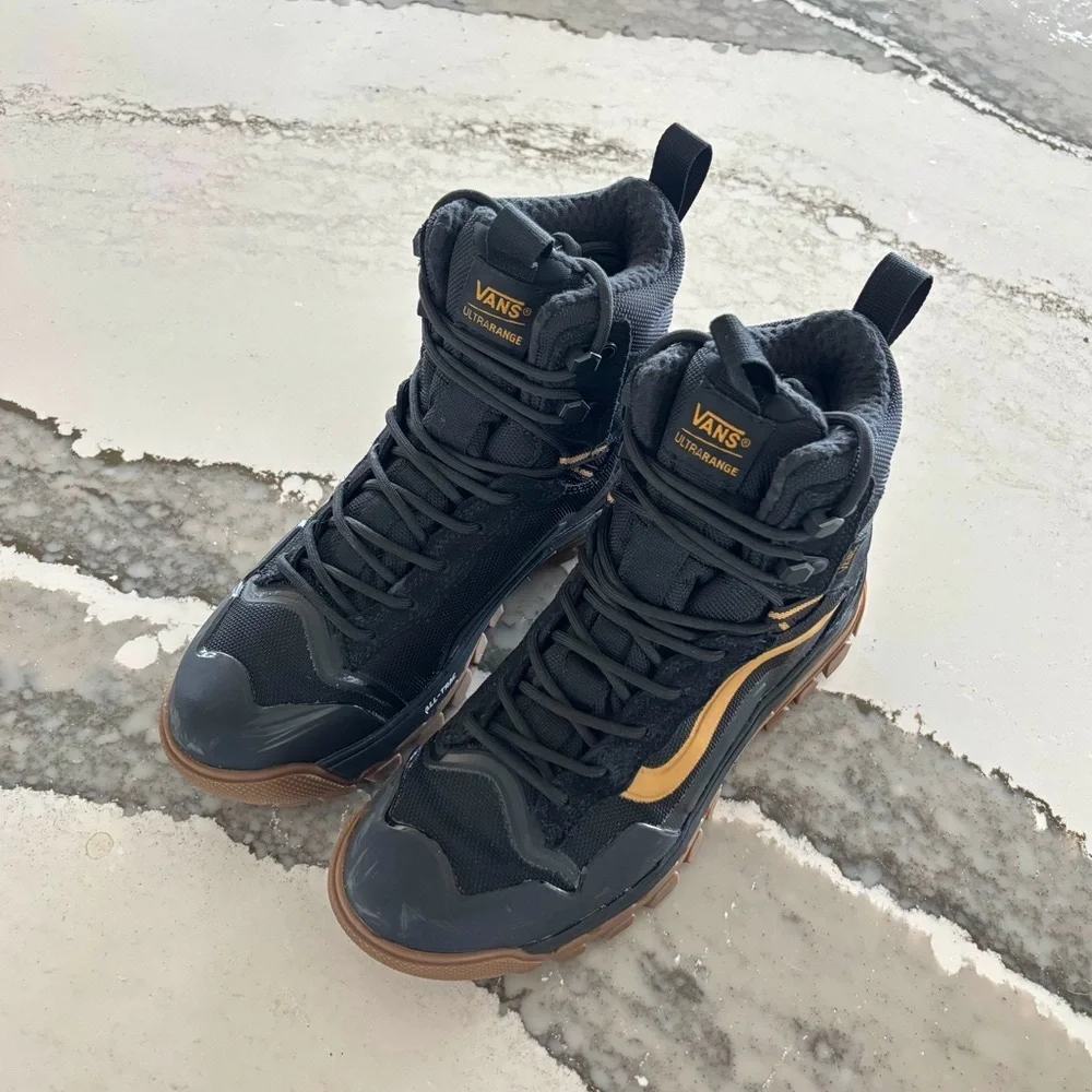 RARE Vans Ultrarange EXO Hi GORE-TEX MTE-3 Boot
Black Gold High-Top Sneakerboots - Picture 9 of 16